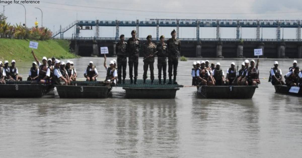 Army 33 Core organises boat race to celebrate 75th Independence Day